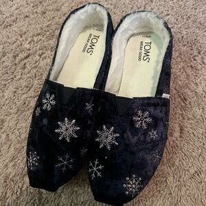 TOMS Women's Black Snowflake Shoes